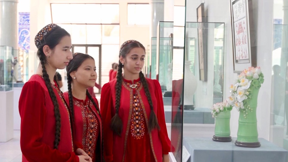 Chinese cultural exhibitions open in Turkmenistan