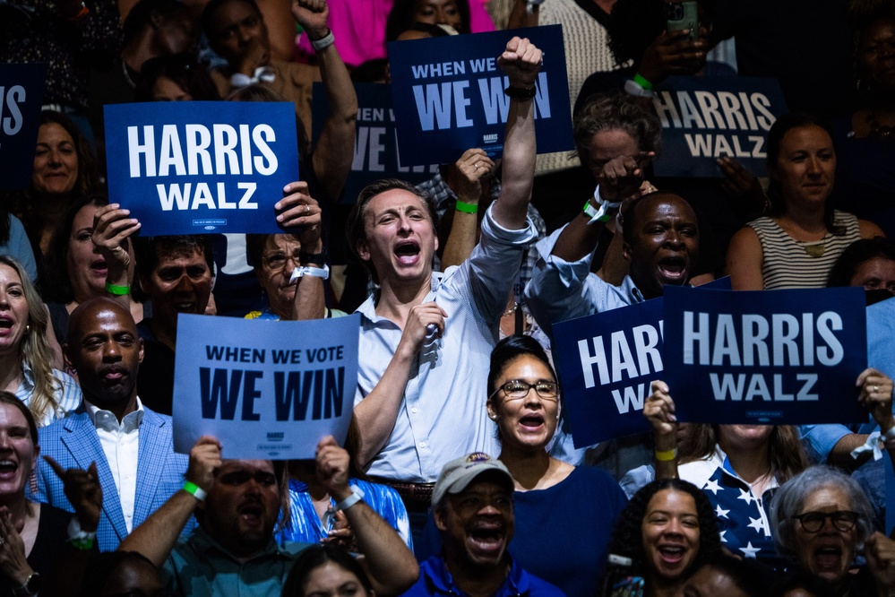 Kamala Harris' Rally Crowds Aren't AI-Generated. Here's How You Can Tell