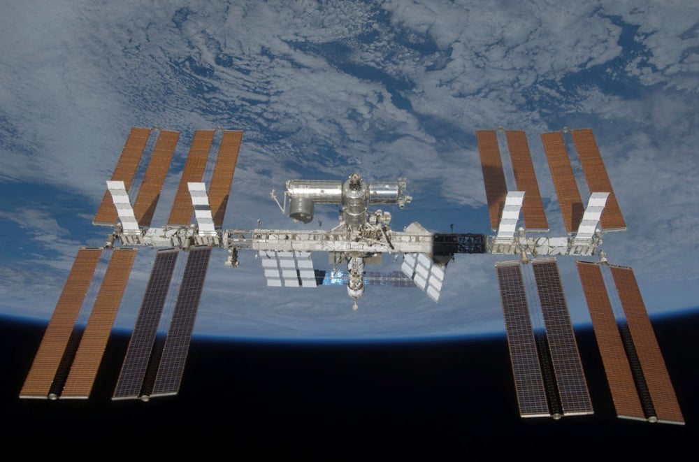NASA moved five ISS crew members into Dragon during an air-leak repair