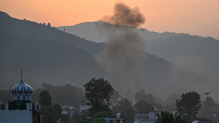 Escalating military conflict between India and Pakistan over Kashmir attacks