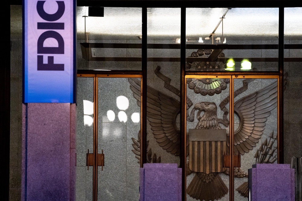 FDIC resolution shift favors speed; critics warn of costs