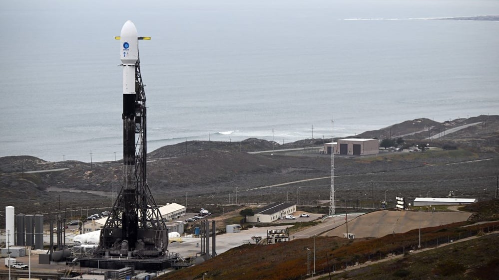 SpaceX's lawsuit highlights tensions between politics and regulatory oversight.