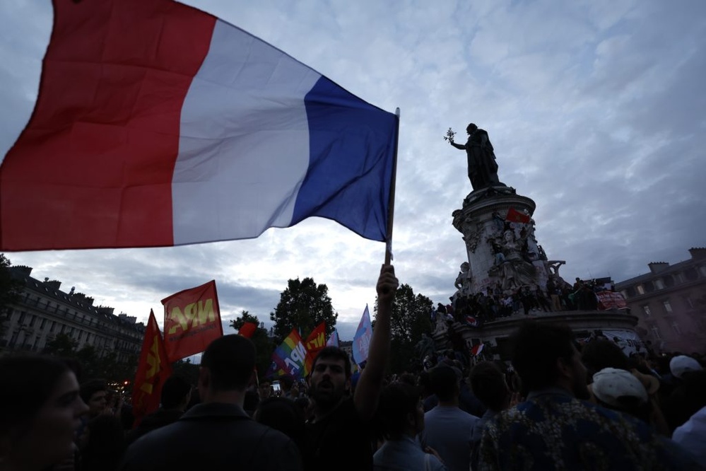 France's parliamentary elections lead to a political deadlock with no clear governing majority.