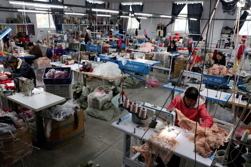 Trump pauses tariffs on most countries, increases China tariffs to 125%.
