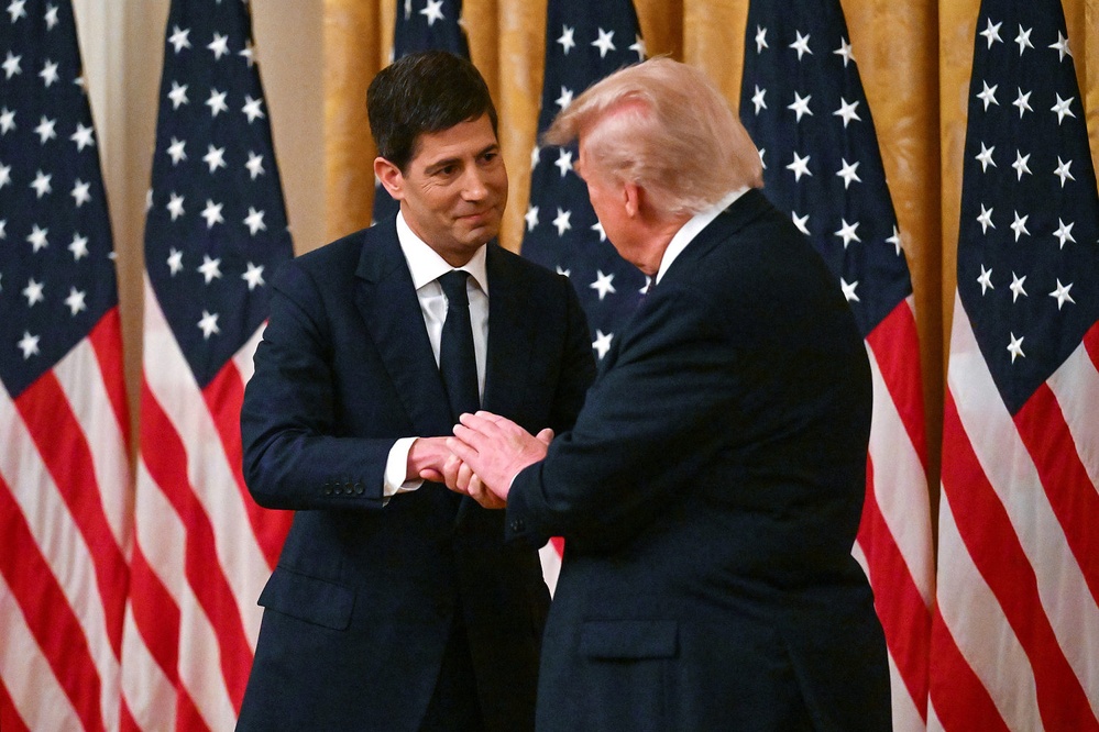 Source: https://www.nbcnews.com/business/economy/kevin-warsh-sworn-in-fed-chair-rcna346433