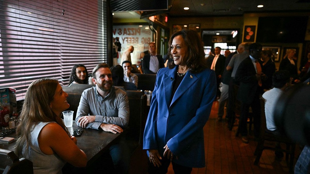 Did Harris-Walz Campaign 'Stage' Pennsylvania Restaurant Photo Op with 'Paid Actors'?