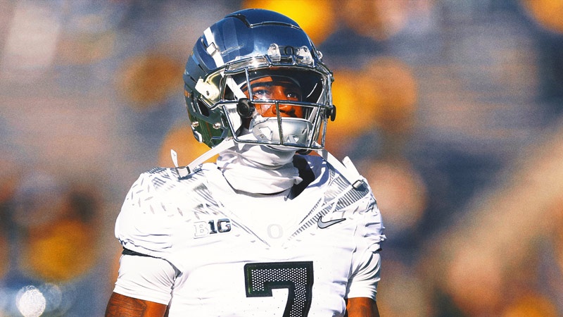 Oregon WR Evan Stewart reportedly suffers knee injury, 2025 season in doubt