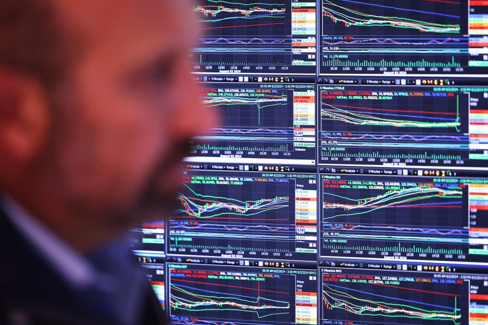 Amid stock selloffs, don't panic say experts