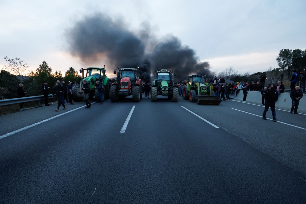 Source: https://www.pbs.org/newshour/economy/eu-scraps-pesticide-proposal-in-another-concession-to-protesting-farmers