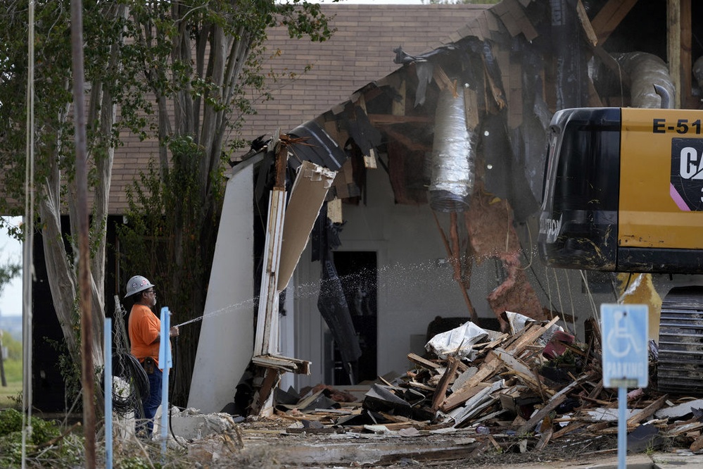 Crews begin tearing down Texas church where gunman killed 26 people in 2017