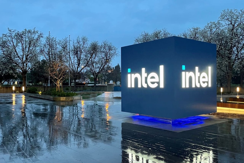 Fresh off $1.6 billion loss, Intel prepares for possible activist investors: report