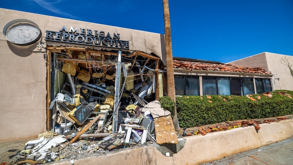 Suspect in fertility clinic bombing dies in federal custody
