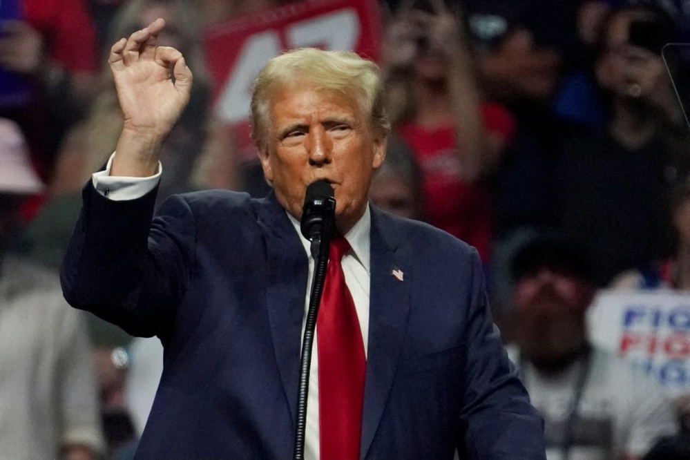 Trump faces criticism for visit to Arlington and incident with cemetery official