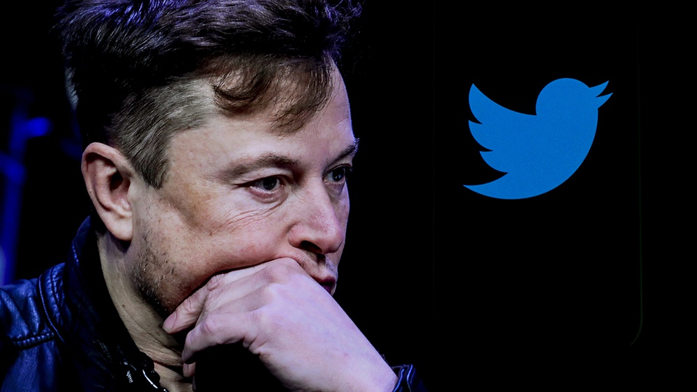 Elon Musk says he'd consider 'alternative phone' if Twitter is booted from Apple and Google app stores