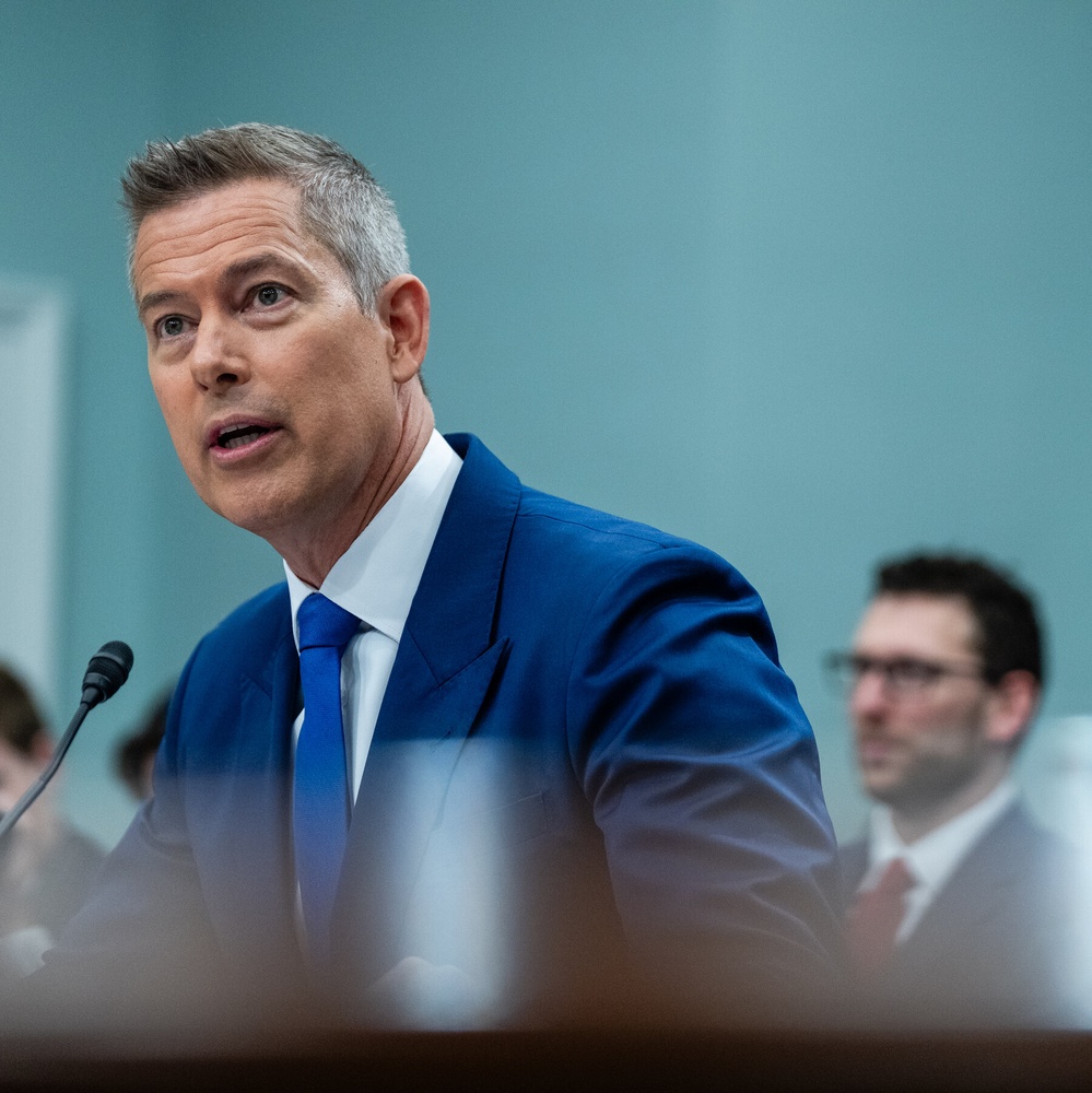 Duffy Backs Safety Audit After Deadly Crash Near National Airport