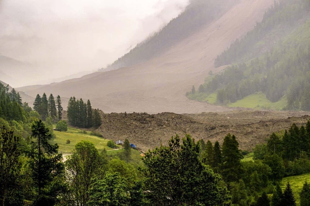 Glacier collapse in Switzerland buries village of Blatten