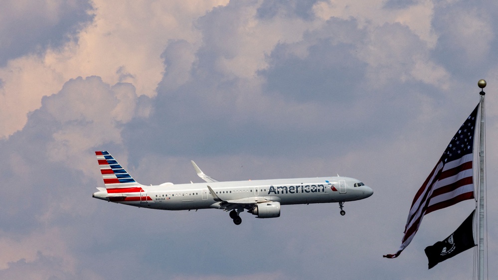 American Airlines flight attendants approve new 5-year contract