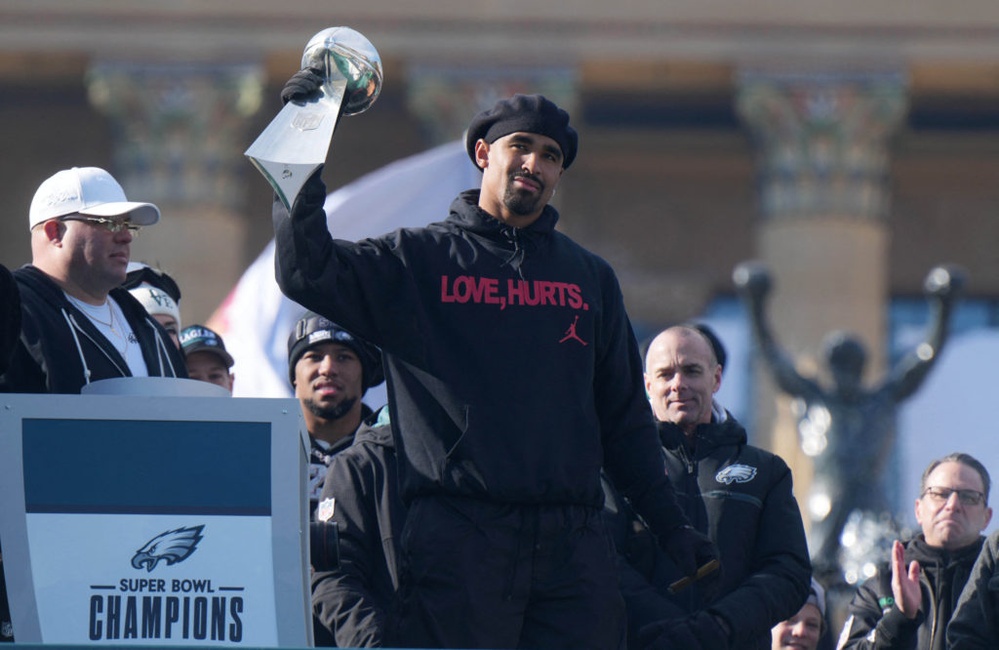 Philadelphia shows LOVE for Super Bowl champion Eagles at victory parade