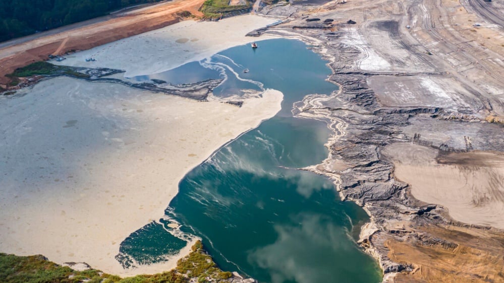Source: https://arstechnica.com/tech-policy/2026/05/environmentalists-turn-out-in-force-to-oppose-trump-coal-ash-rollbacks/