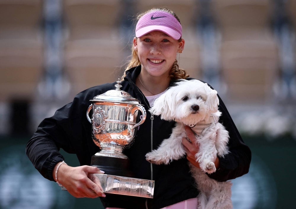 Andreeva beat Chwalinska 6-3, 6-2 to win her first Slam