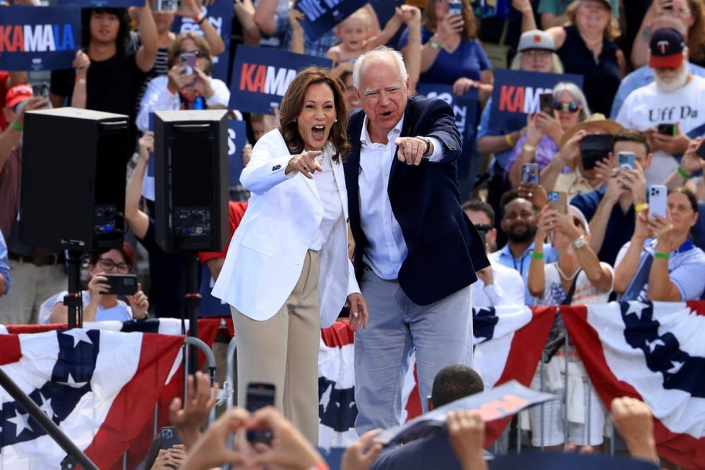 WATCH: Harris and Walz speak at campaign event in Arizona