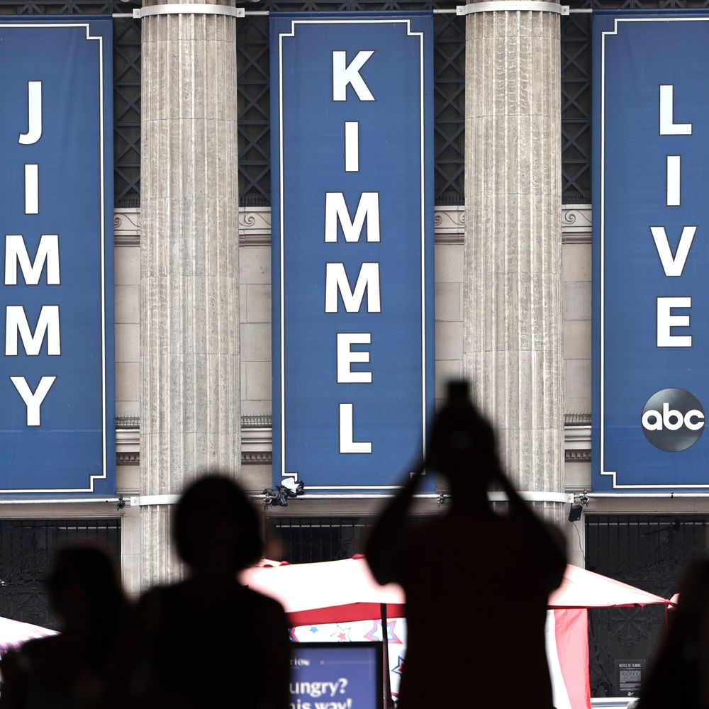 Politicians and Celebrities Weigh In on Jimmy Kimmel's Return to Late Night