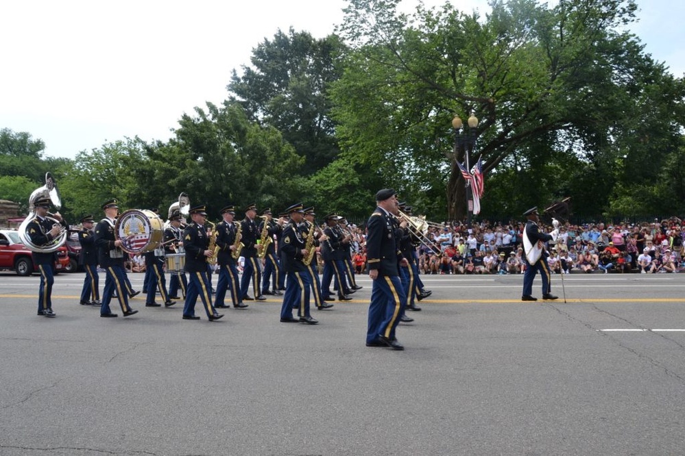 News Wrap: Army plans 250th anniversary parade on Trump's birthday