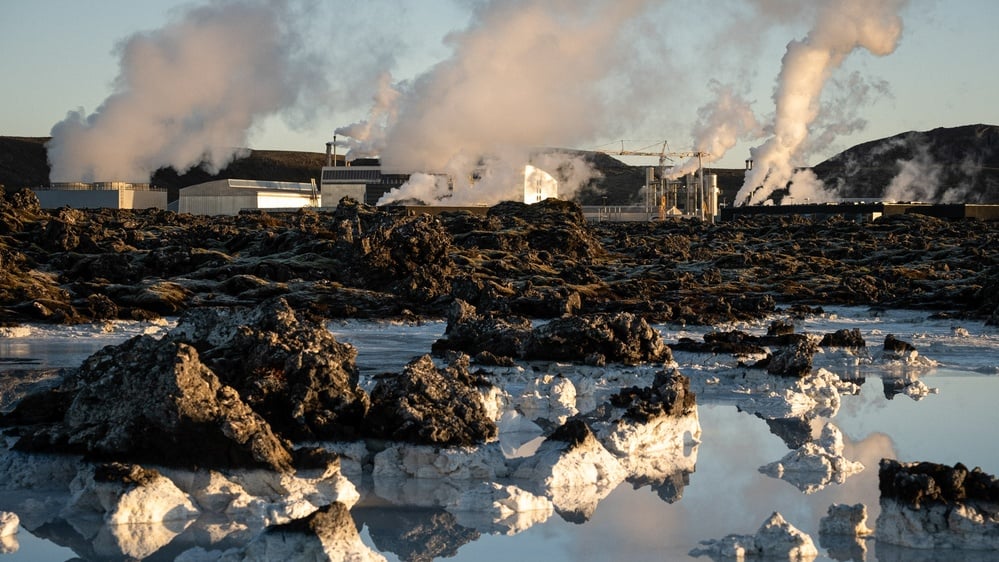 Iceland continues to experience high earthquake activity and ground deformation, indicating ongoing magma intrusion and high risk of a volcanic eruption in the Grindavik area within days to weeks Balanced News
