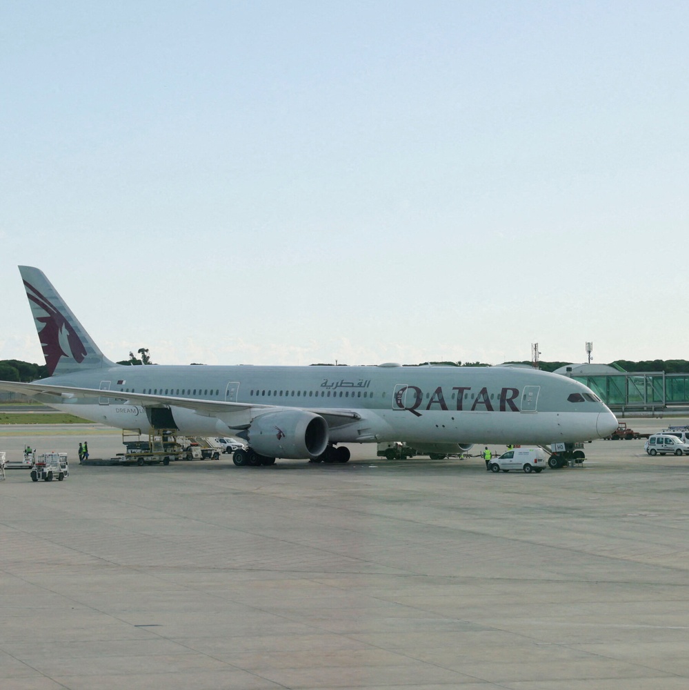 Couple Had to Sit Next to Corpse After Woman Died Midflight