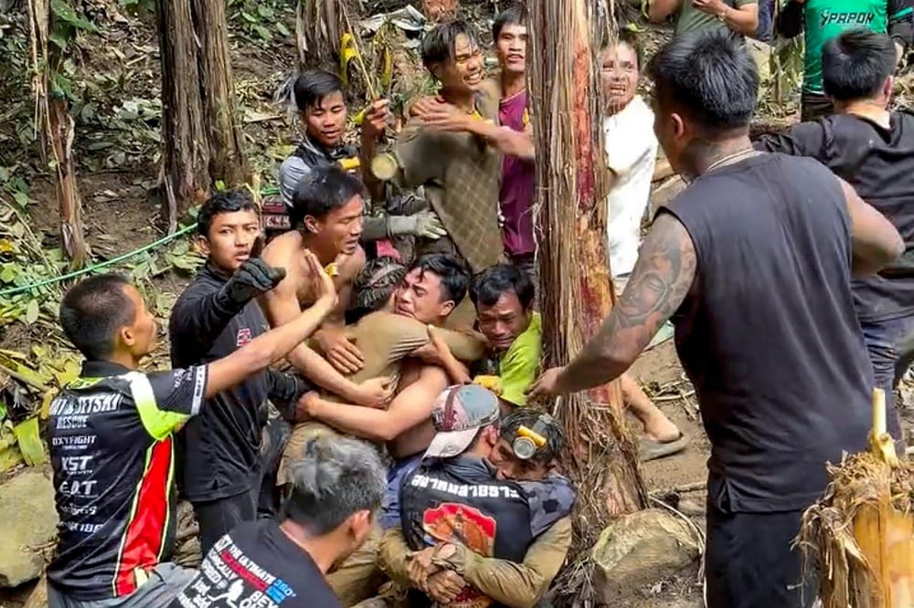 Source: https://www.nbcnews.com/world/asia/four-men-rescued-week-trapped-flooded-cave-laos-rcna347660