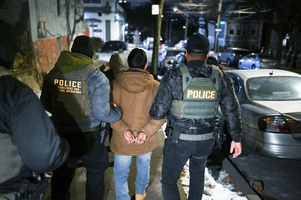 Unpacking claims ICE is holding 4K detainees in 500-person capacity facility outside Miami