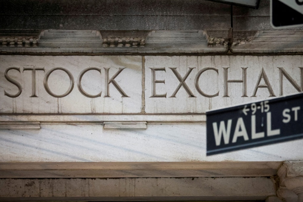 S&P 500 drops 2 percent amid worries about slower economy, higher inflation