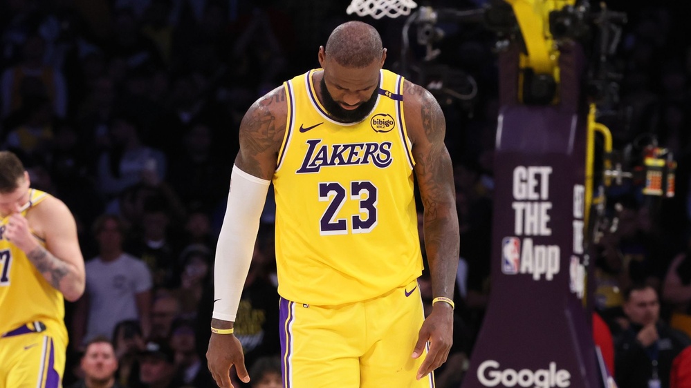 Lakers' untimely playoff exit leads to questions about LeBron's future