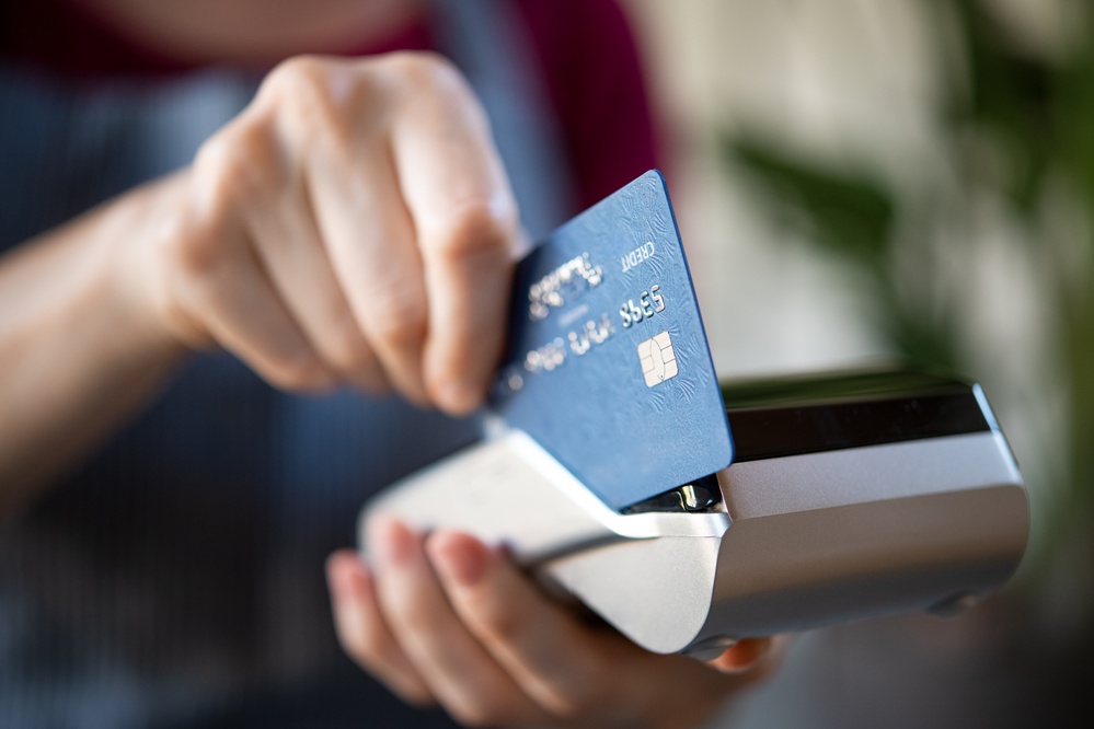 Klarna, PayPal push in-store spending with new cards