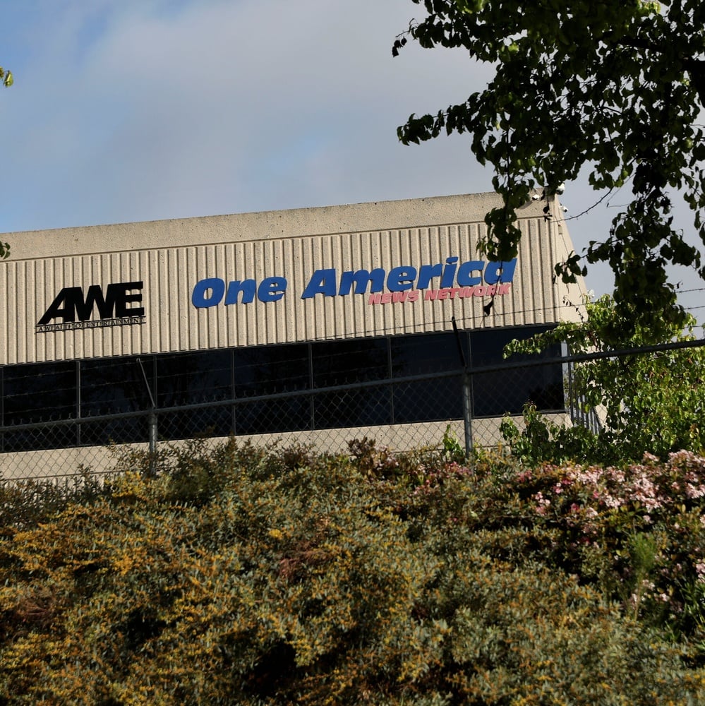 Voice of America will receive feeds from a pro-Trump network, administration says.