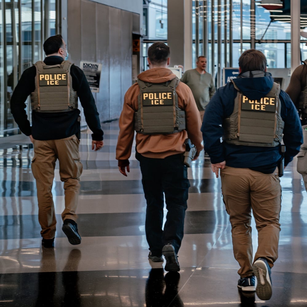 Source: https://www.nytimes.com/2026/08/12/us/politics/ice-gloves-shock.html