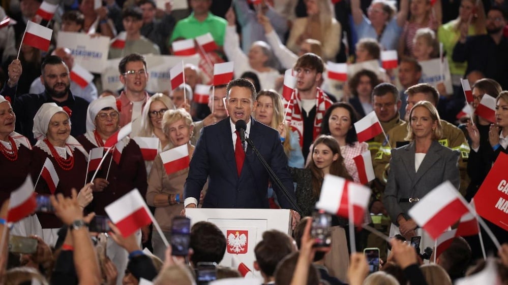 Pro-EU mayor wins first round of Poland's presidential election
