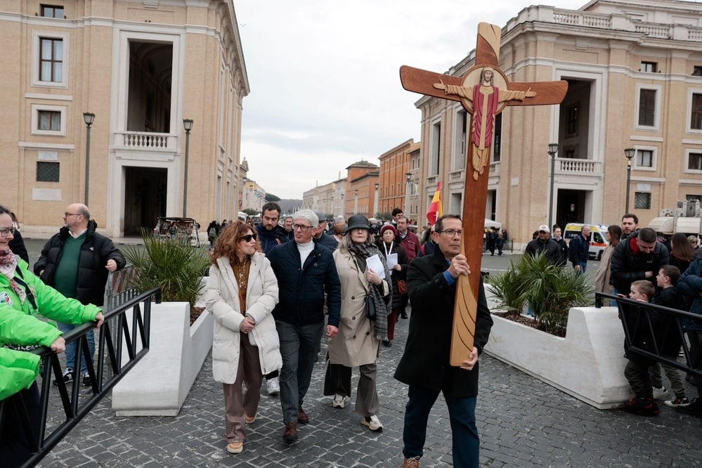 Pope Francis not yet cured, but not in danger of death, says doctor