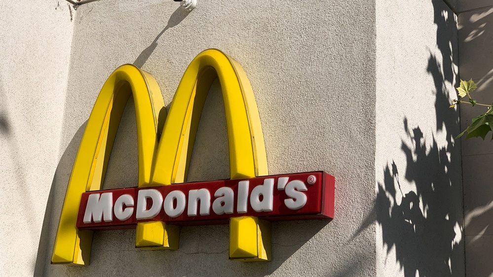 With economic uncertainty, Americans are spending less on fast food