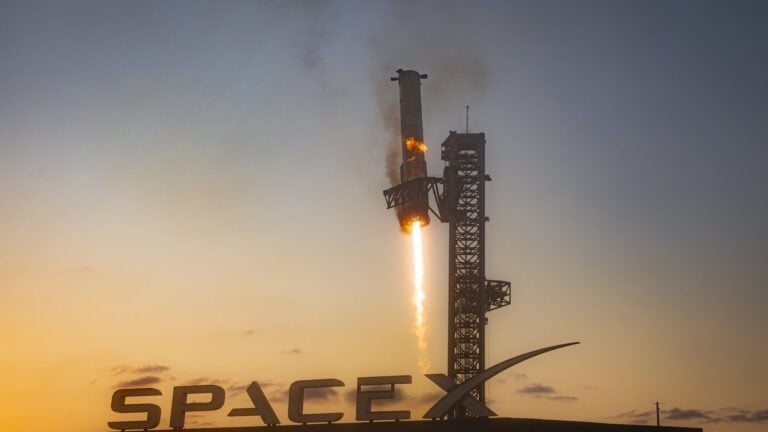 Rocket Report: Bloomberg calls for SLS cancellation; SpaceX hits century mark