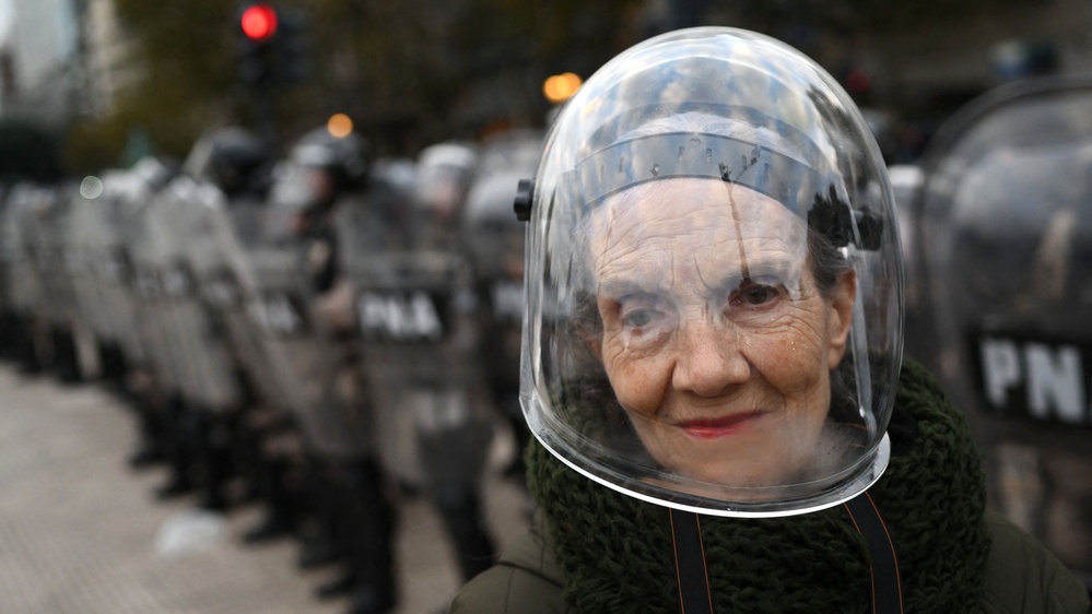 Photos of the Week: Dragon's Teeth, Witch Convention, High Plateau