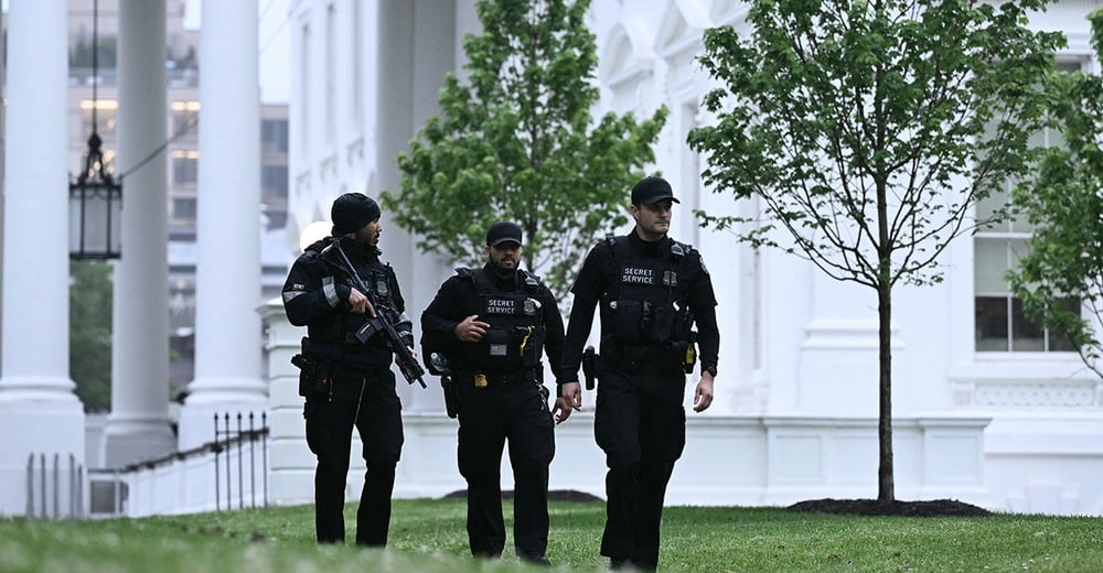 White House shooter killed; bystander injured; FBI on scene