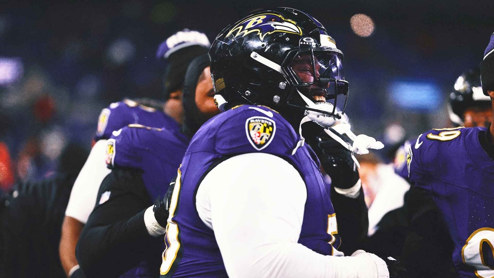 Ravens celebrate (and tease) 355-pound Michael Pierce after his 1st career INT