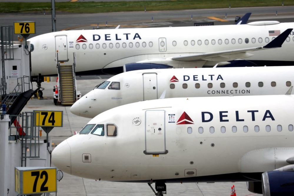 News Wrap: DOT investigating Delta over treatment of passengers during tech outage