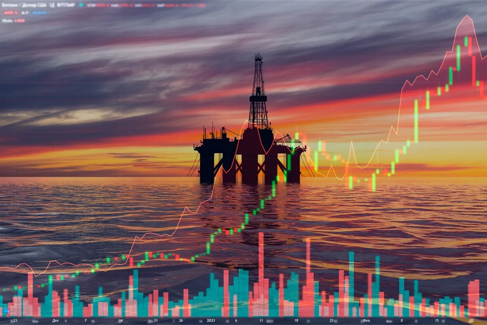 BATL, USO, UCO Edge Higher As Oil Gains: Exxon Executive Warns Shrinking Inventories Could Send Crude To $160