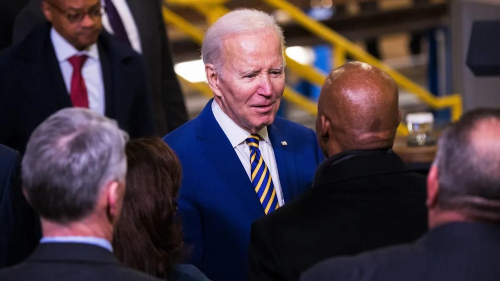 Did Biden Really Fly 33K Migrants 'Straight to New York'?