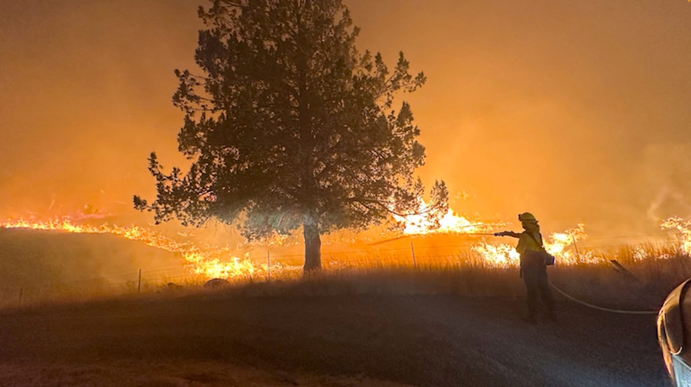 Firefighting pilot killed in tanker plane crash in Oregon as Western wildfires spread