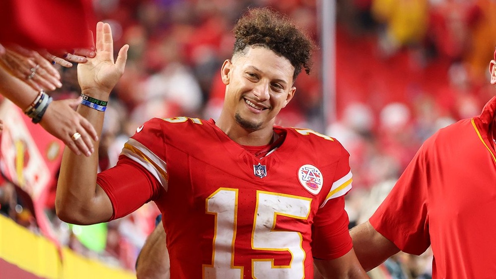 Patrick Mahomes rumor claiming he donated $4.7M bonus to charities is not true
