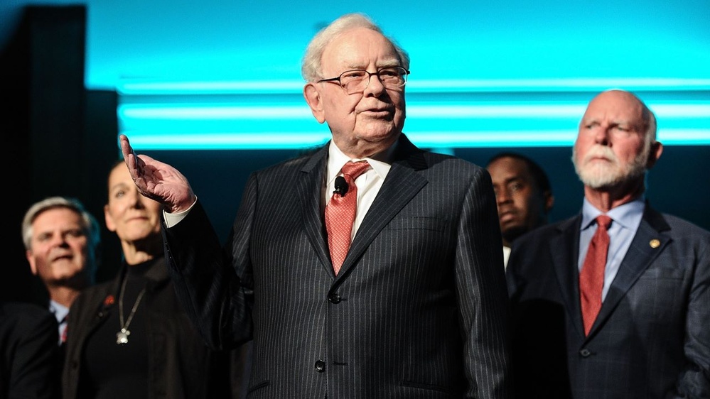 Buffett's cautious stance on market and regulations Balanced News