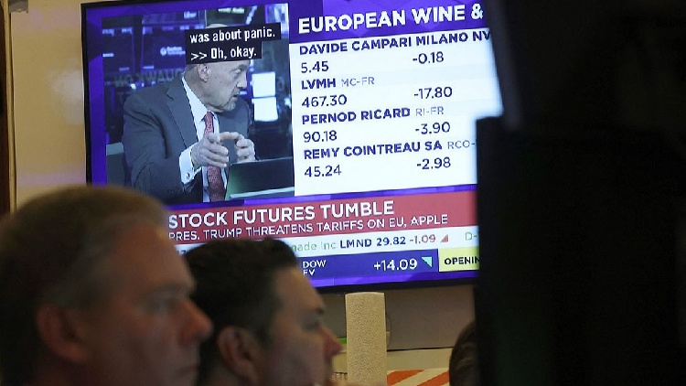Trump delays 50% EU tariff to negotiate